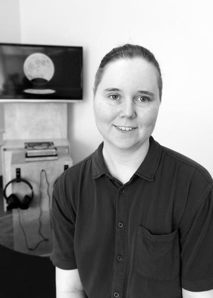 Photo of artist Lauren Edmonds